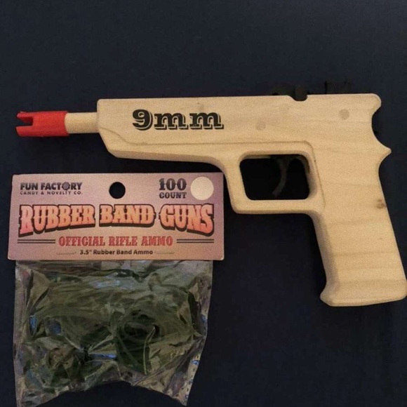 Rubber band pistol - Picture 1 of 1